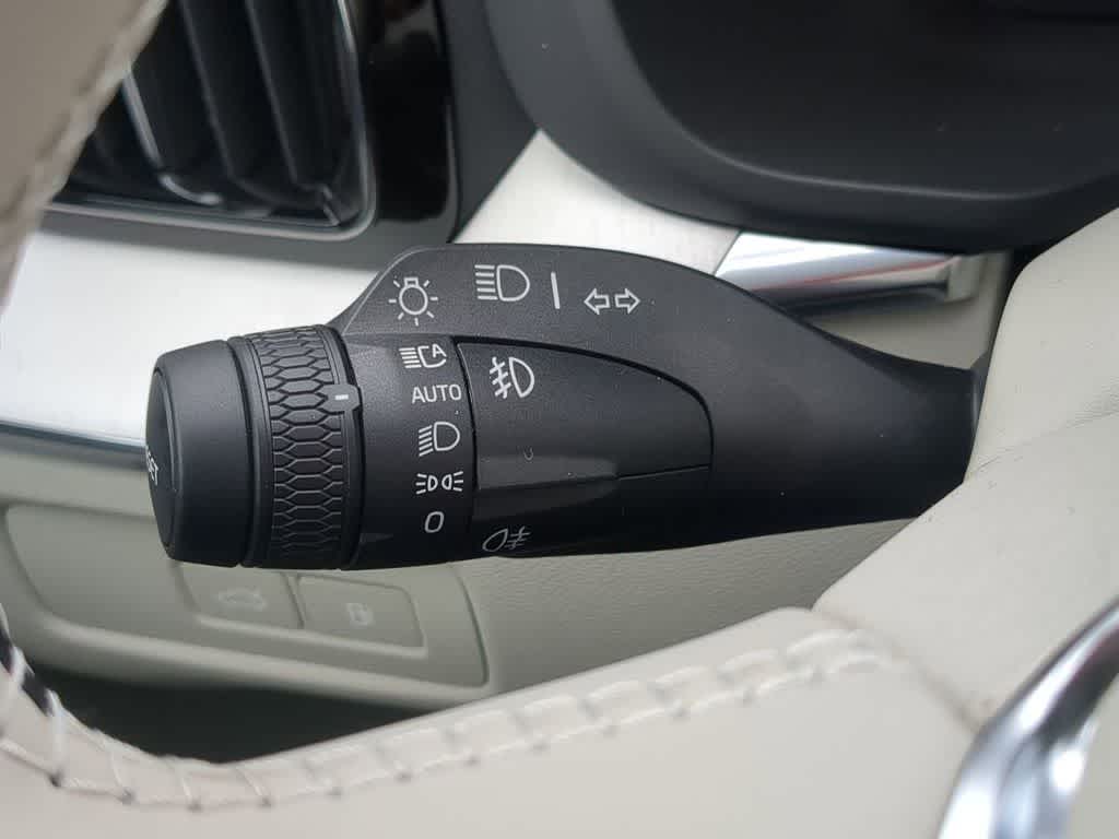 Thumbnail: 2026 Volvo XC60 - 25