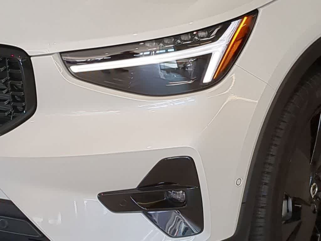 Thumbnail: 2026 Volvo XC40 - 10