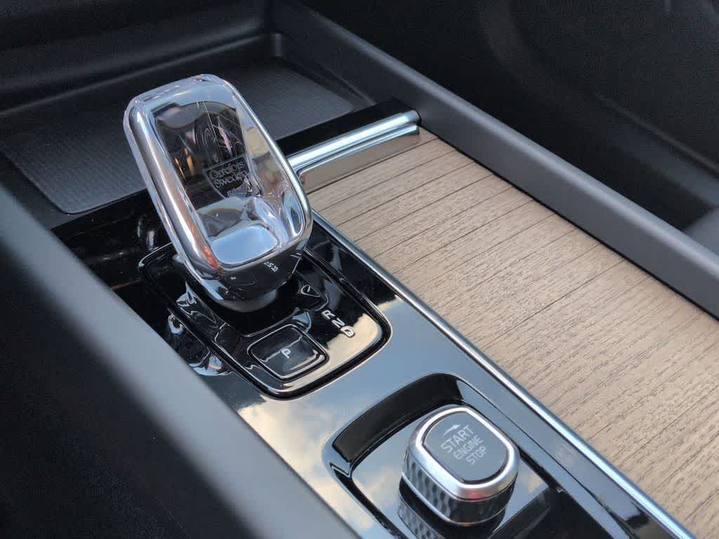 Thumbnail: 2026 Volvo XC60 - 32