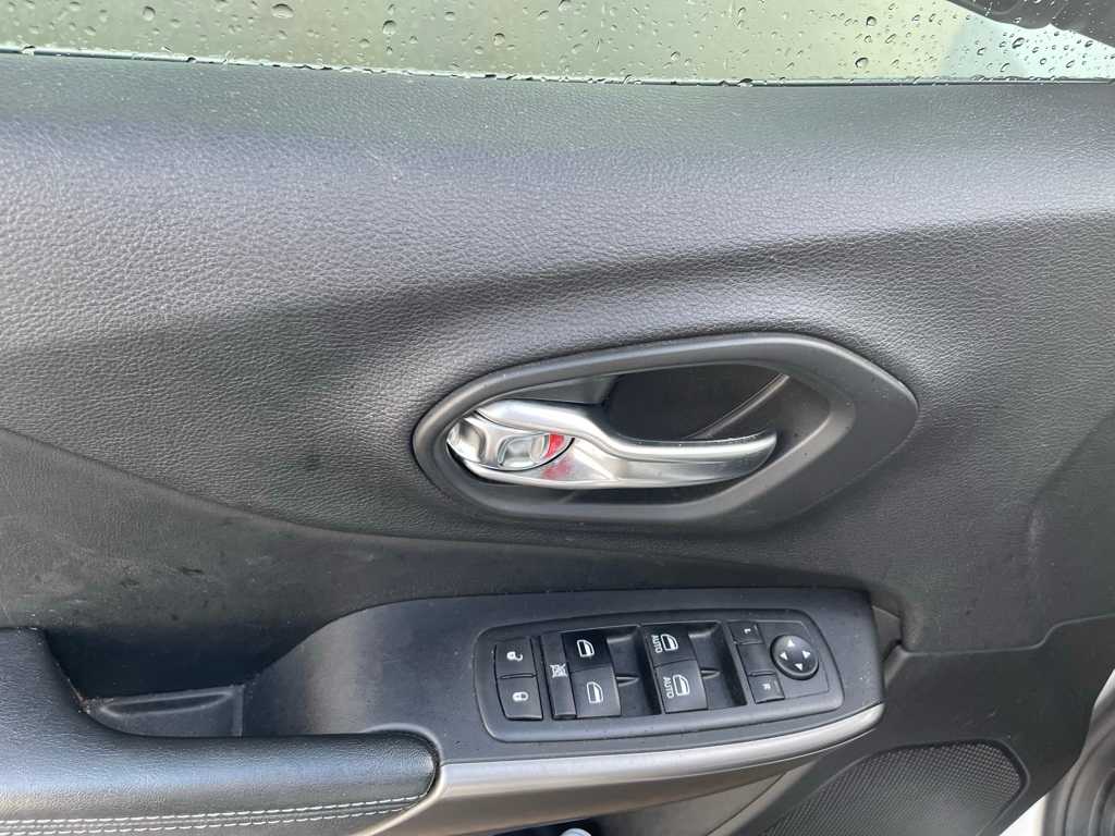 Thumbnail: 2020 Jeep Cherokee - 13