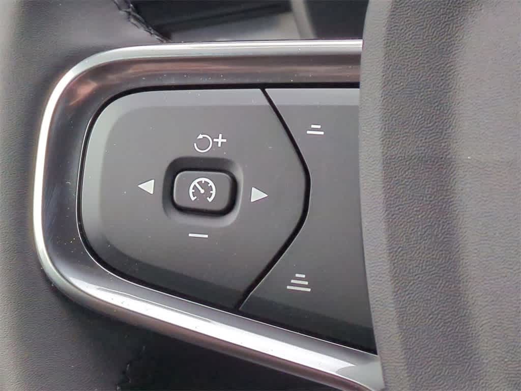 Thumbnail: 2026 Volvo XC40 - 24