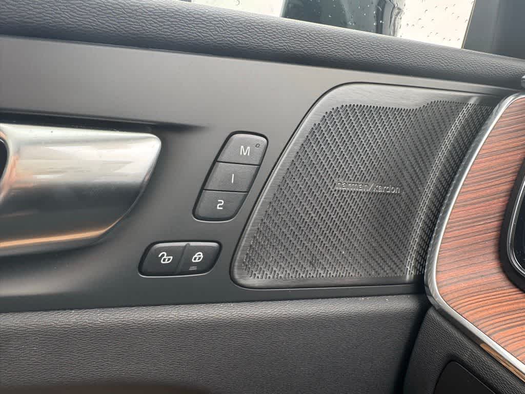 Thumbnail: 2025 Volvo XC60 - 21