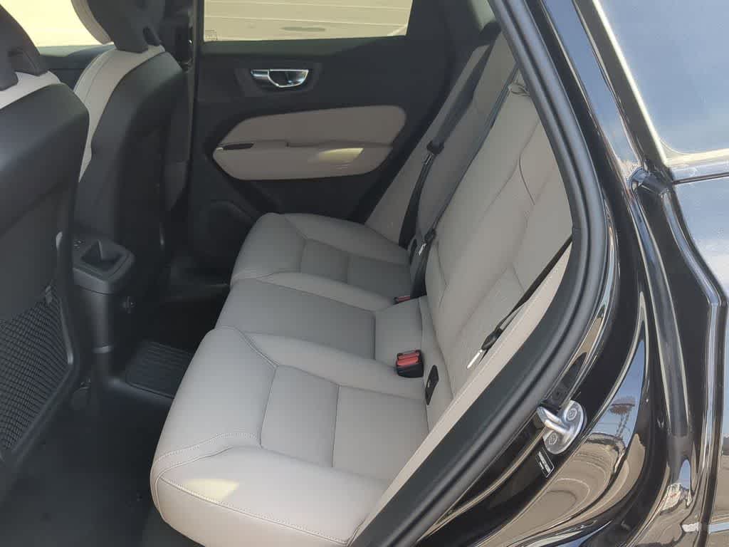 Thumbnail: 2026 Volvo XC60 - 18