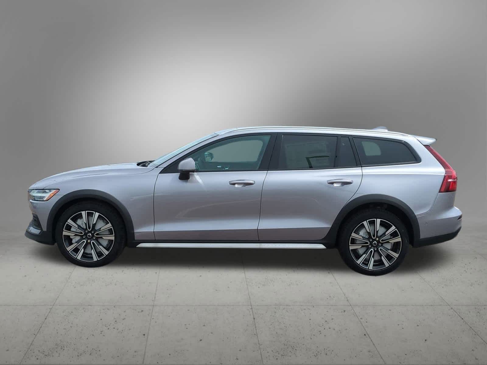 2026 Volvo V60 Cross Country B5 photo 3