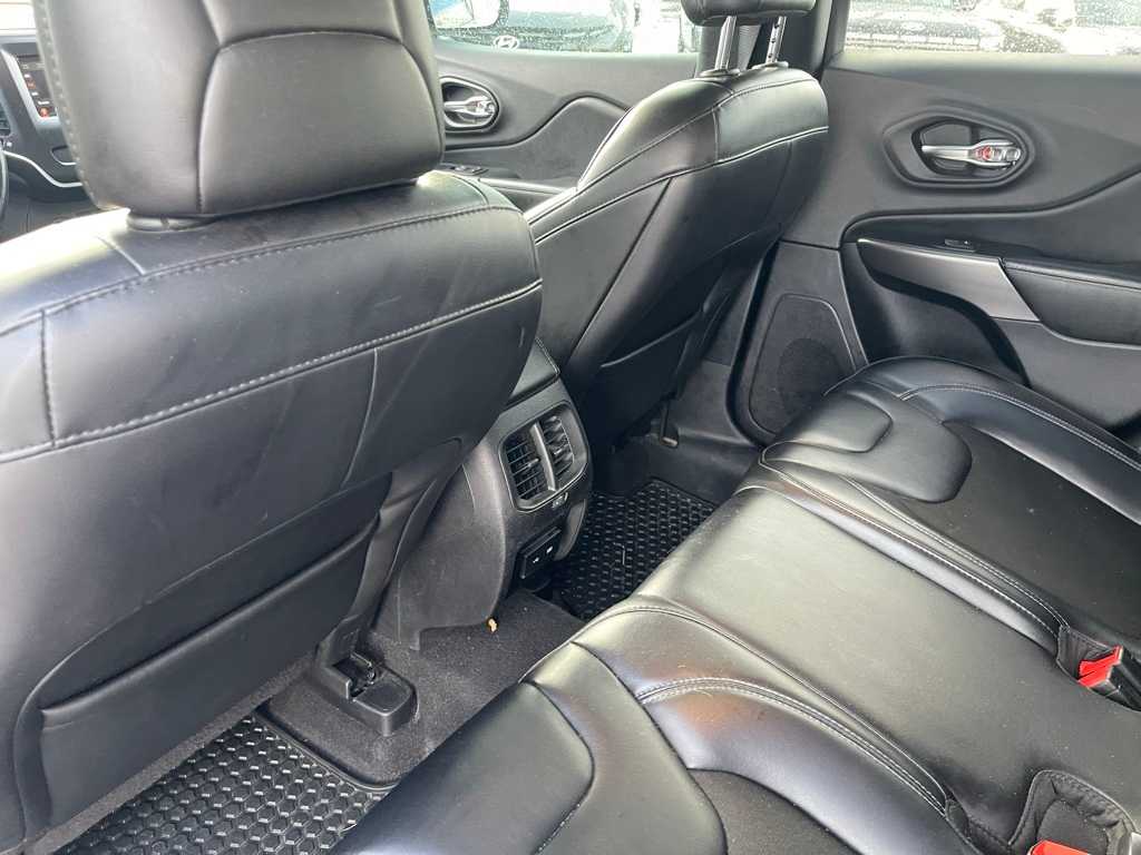 Thumbnail: 2020 Jeep Cherokee - 16