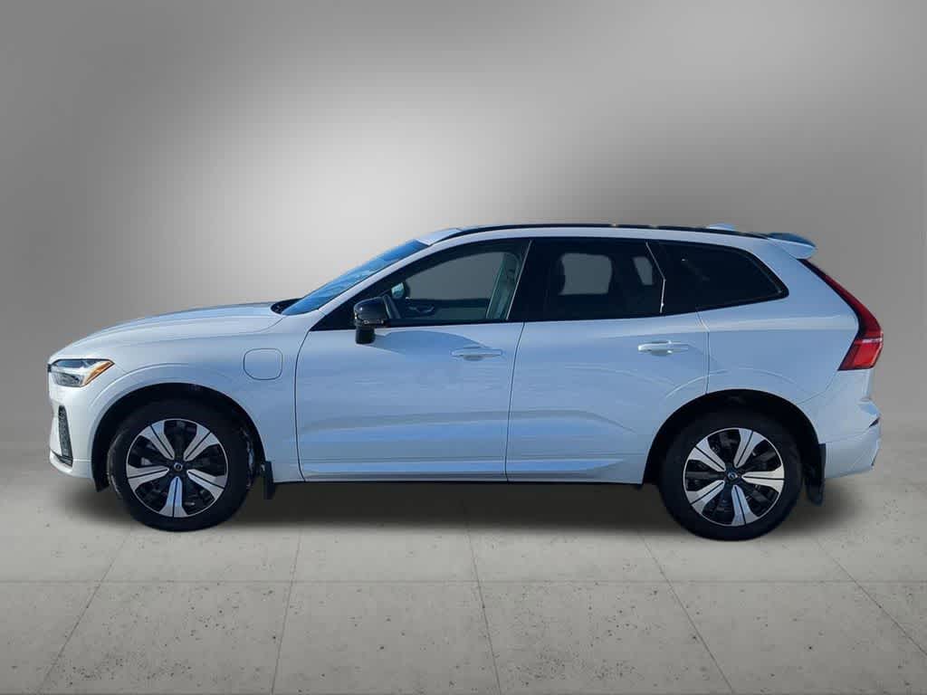 Thumbnail: 2025 Volvo XC60 - 3