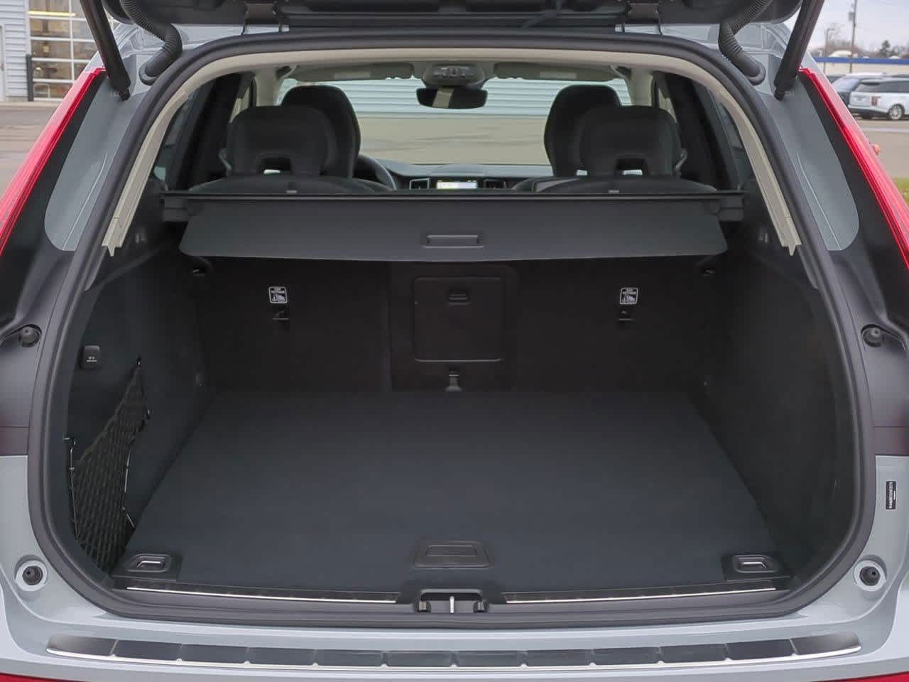 Thumbnail: 2025 Volvo XC60 - 34