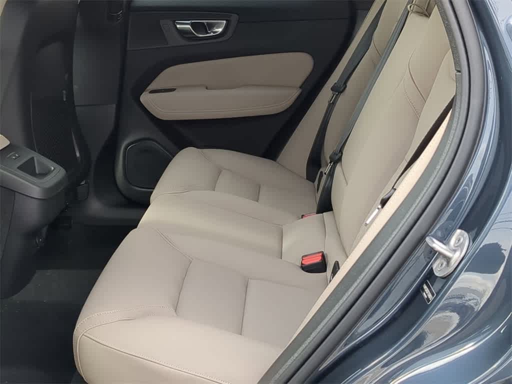 Thumbnail: 2026 Volvo XC60 - 18