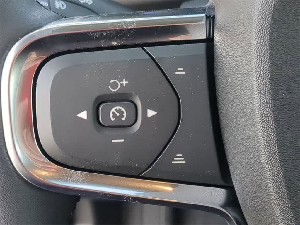 Thumbnail: 2026 Volvo XC40 - 22