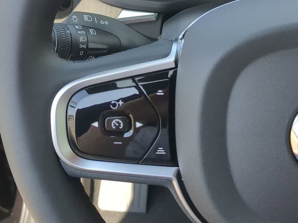 Thumbnail: 2026 Volvo XC60 - 22