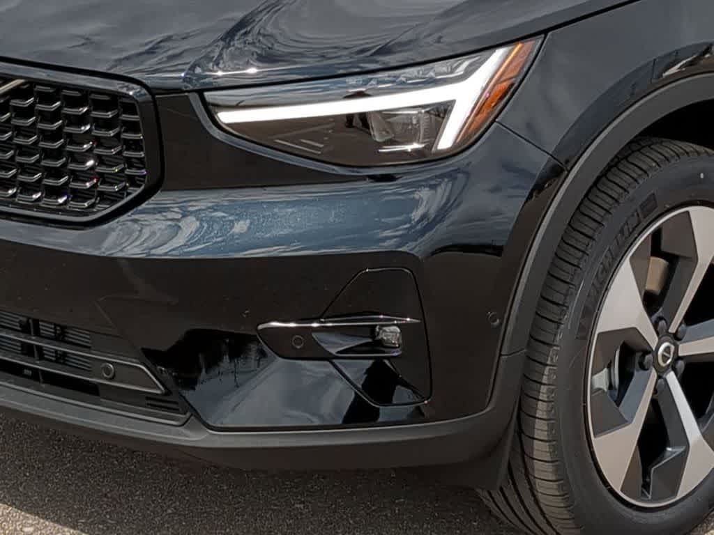 Thumbnail: 2026 Volvo XC40 - 10