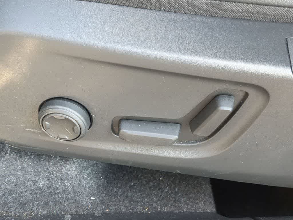 Thumbnail: 2026 Volvo XC40 - 16