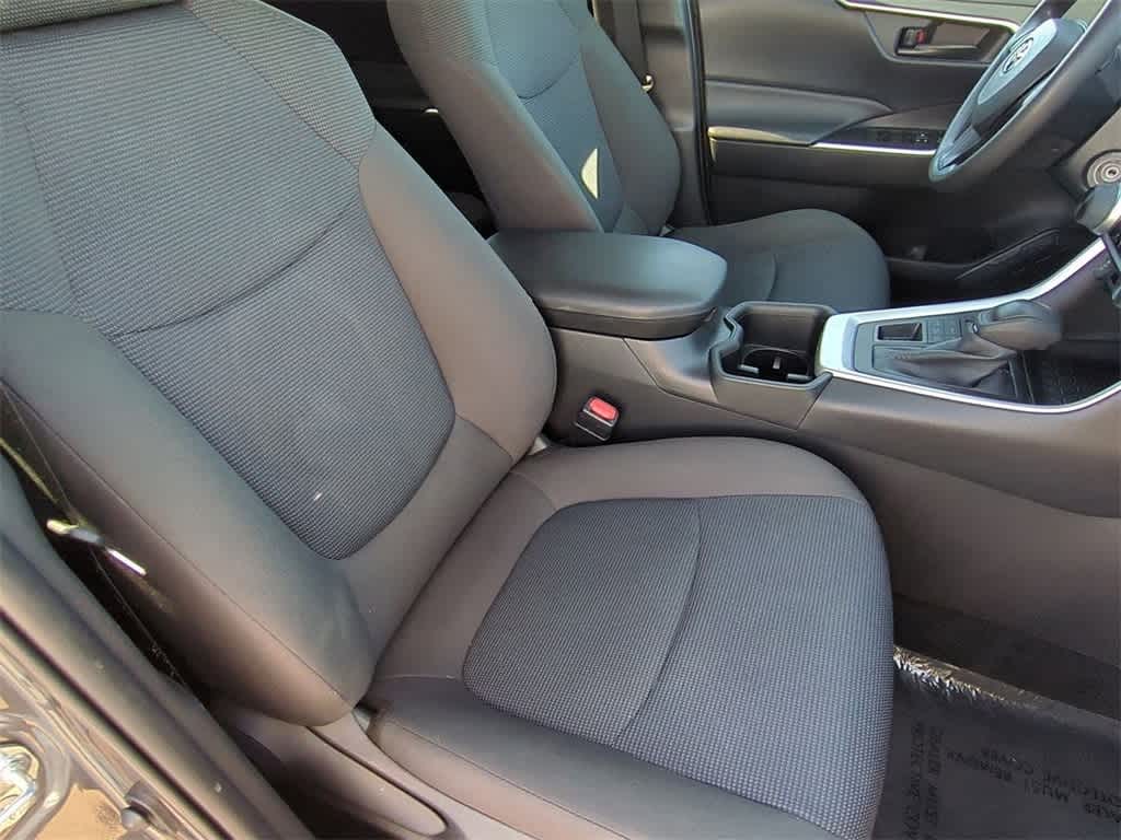 Thumbnail: 2022 Toyota RAV4 - 19