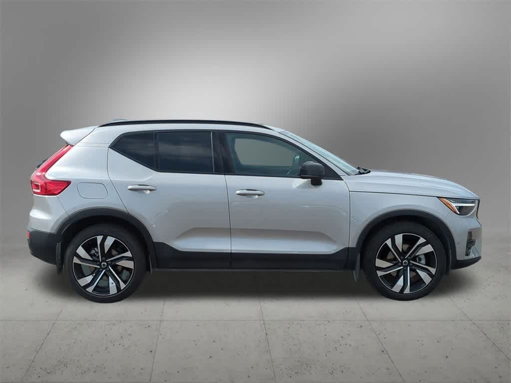 Thumbnail: 2025 Volvo XC40 - 7