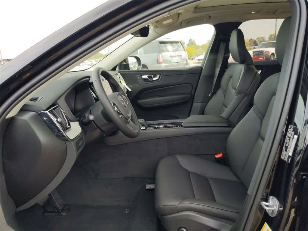 Thumbnail: 2025 Volvo XC60 - 14