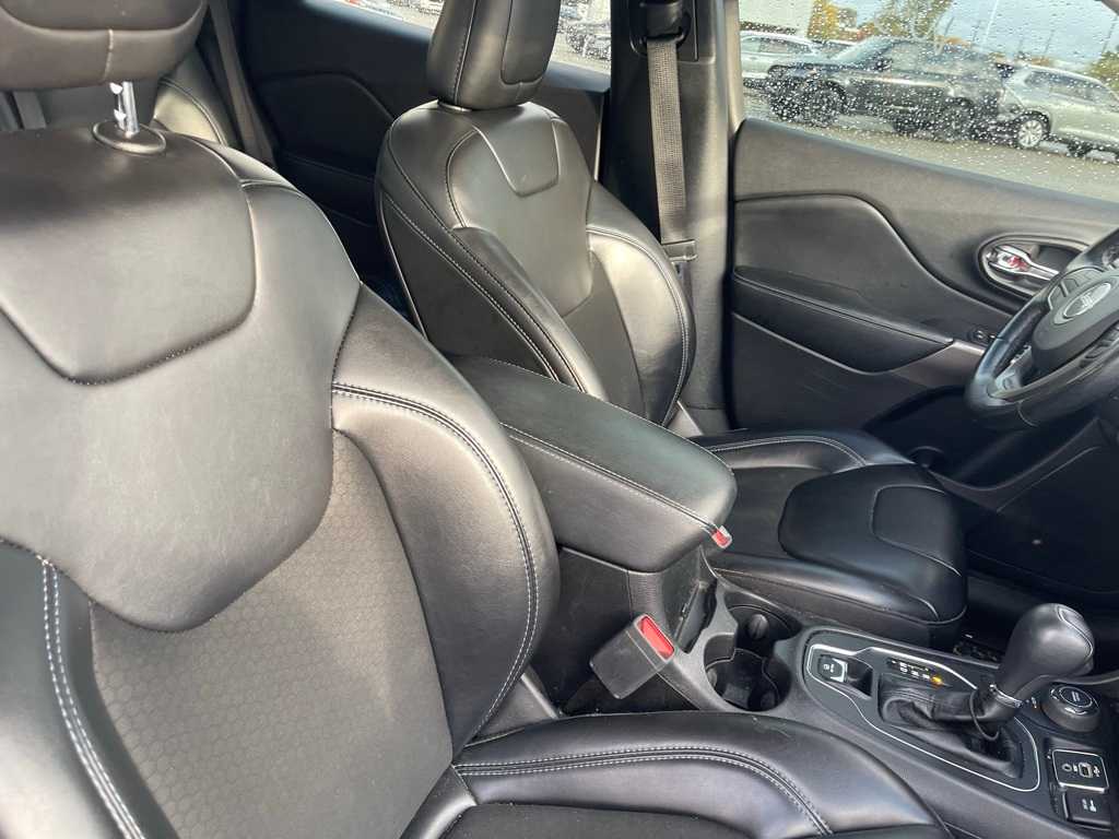 Thumbnail: 2020 Jeep Cherokee - 21