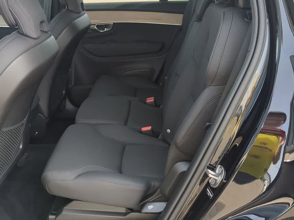2026 Volvo XC90 Plus - Photo 18