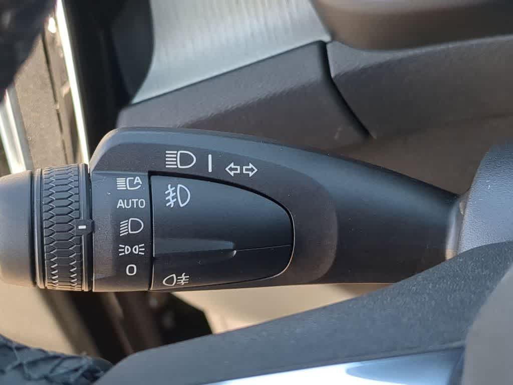 Thumbnail: 2026 Volvo XC40 - 25