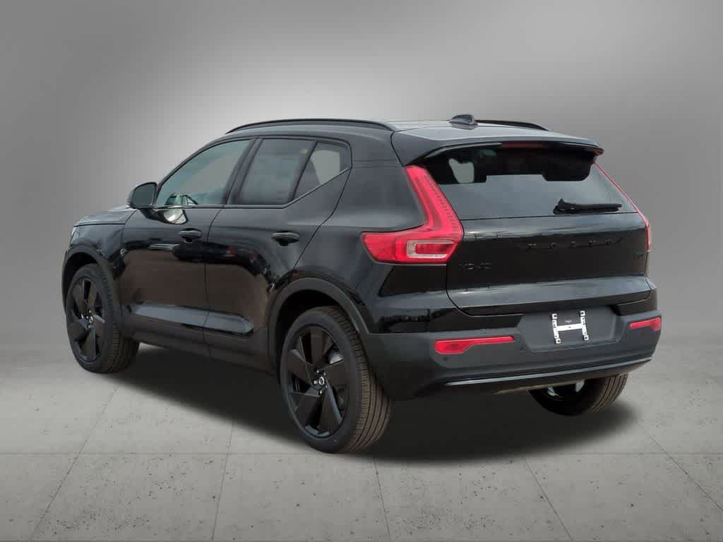 Thumbnail: 2026 Volvo XC40 - 4