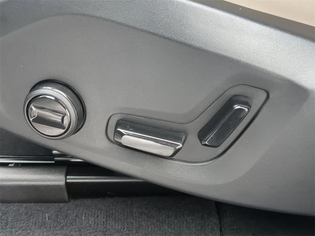 Thumbnail: 2026 Volvo XC90 - 16