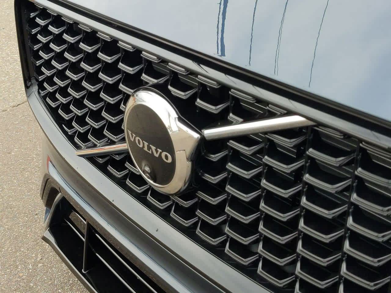Thumbnail: 2025 Volvo XC60 - 10