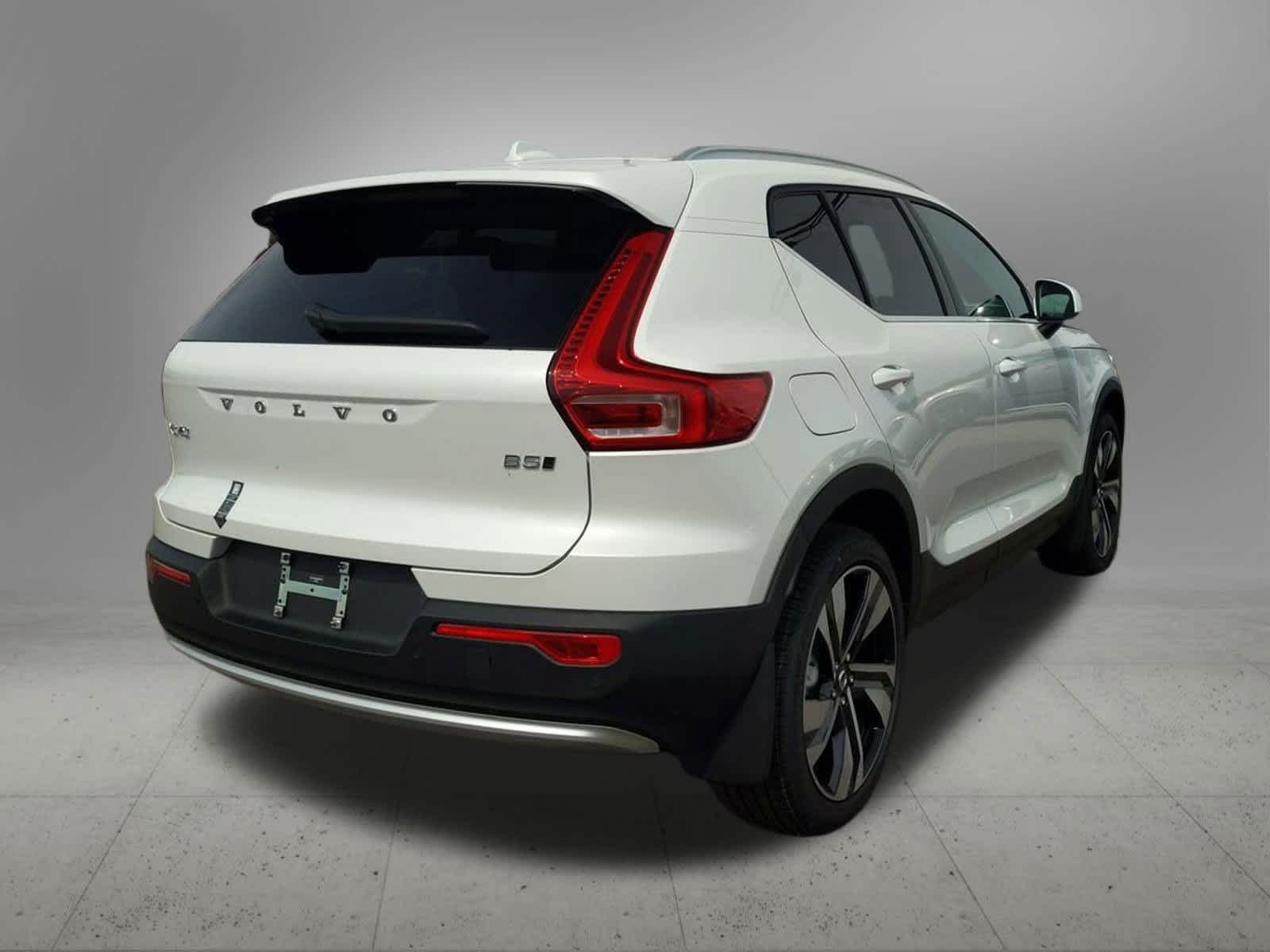 Thumbnail: 2025 Volvo XC40 - 6