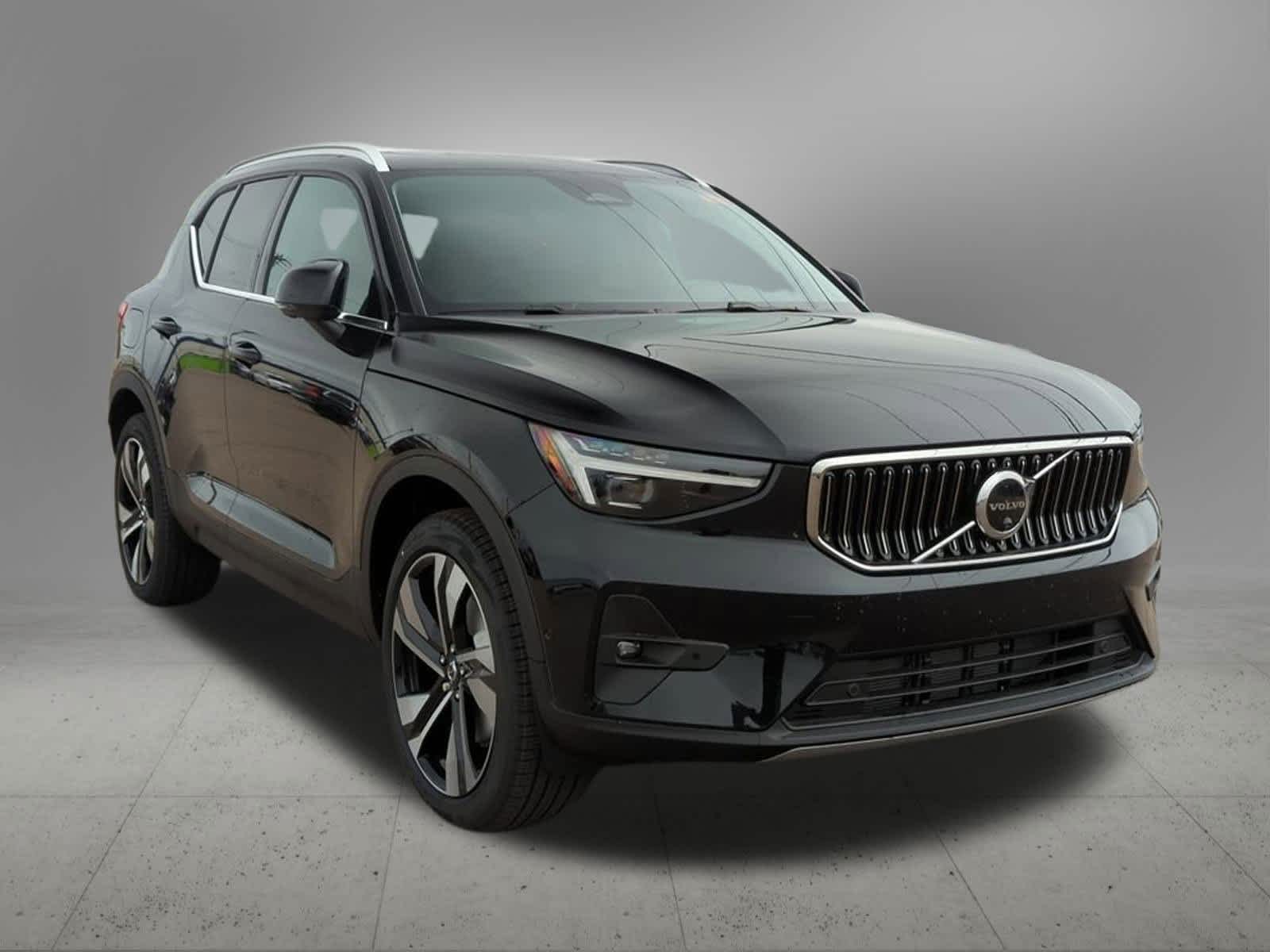Thumbnail: 2025 Volvo XC40 - 8