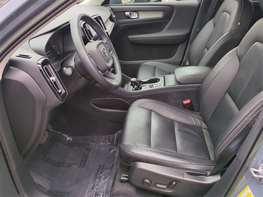 Thumbnail: 2023 Volvo XC40 - 8