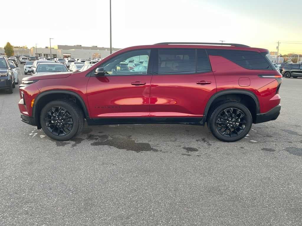 Used 2025 Chevrolet Traverse LT SUV