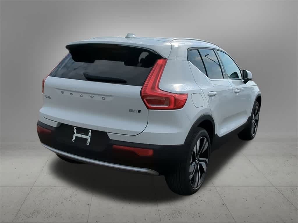 Thumbnail: 2025 Volvo XC40 - 6