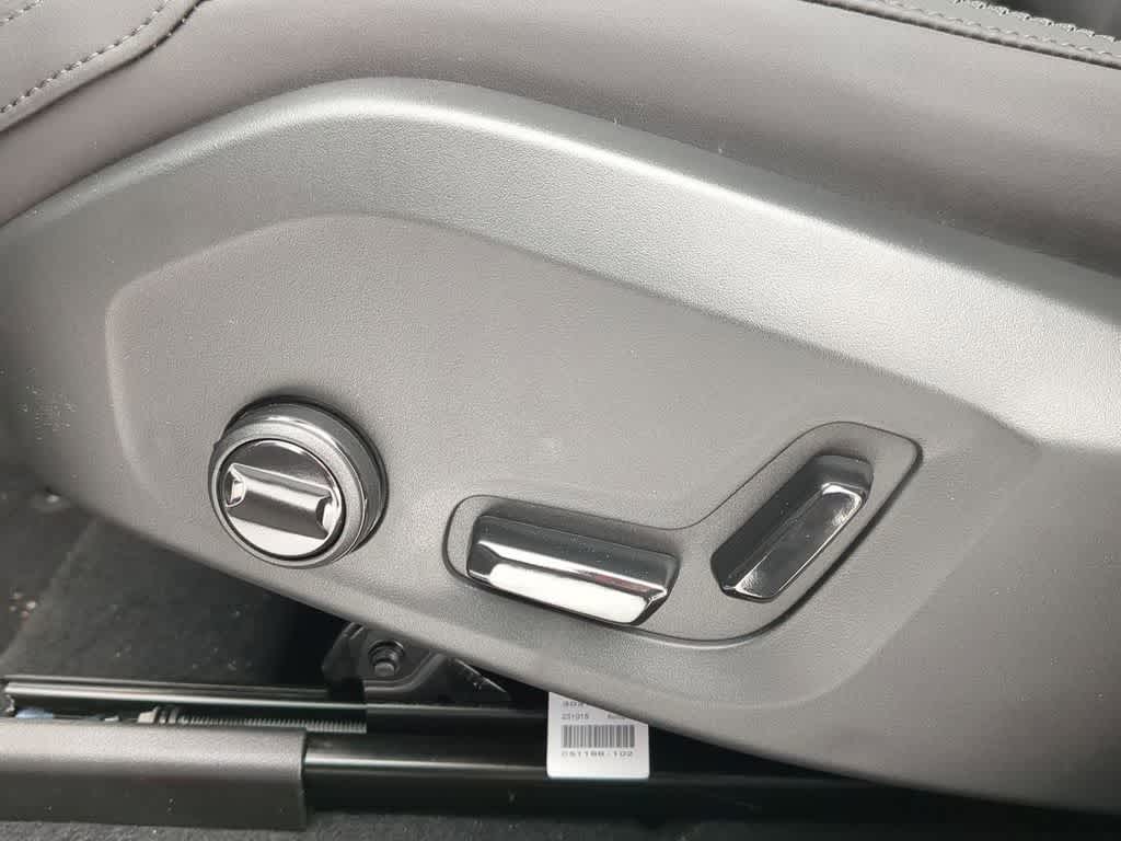 Thumbnail: 2026 Volvo XC60 - 16