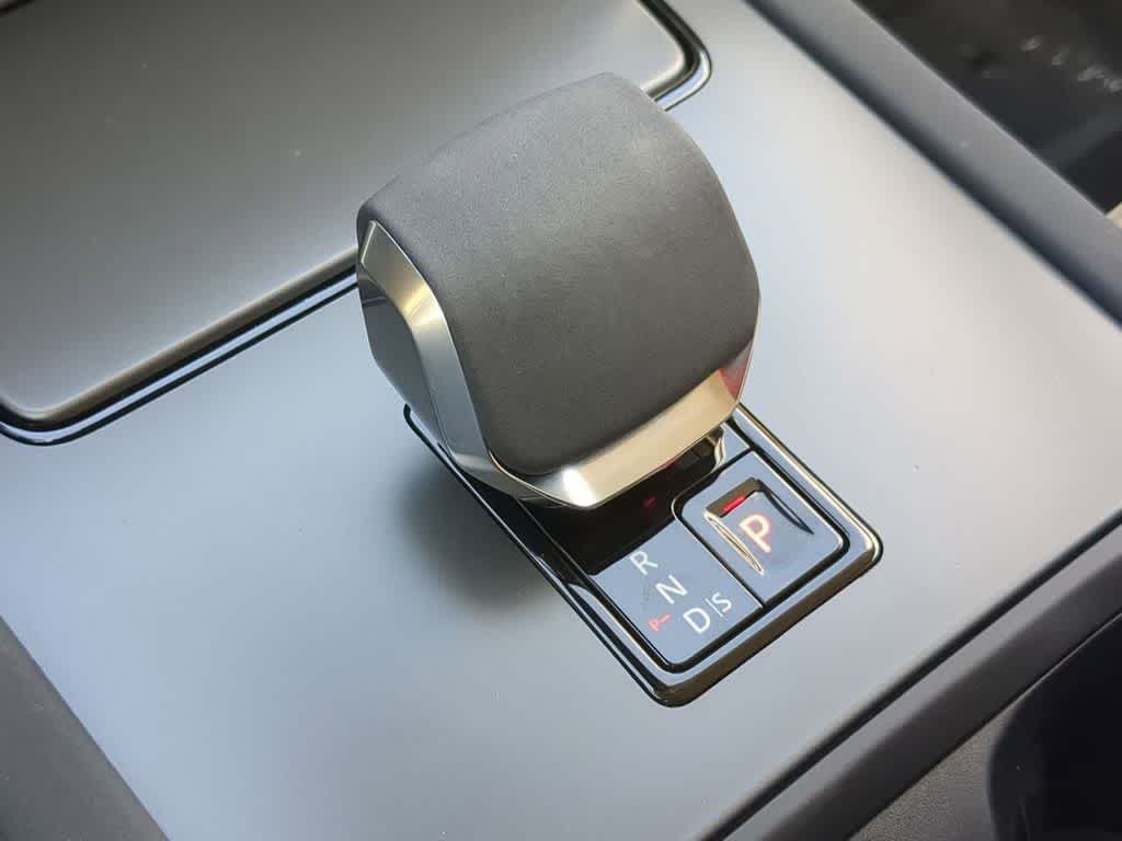 Thumbnail: 2024 Land Rover Discovery Sport - 31