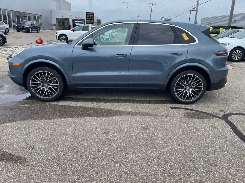 2019 Porsche Cayenne S photo 2