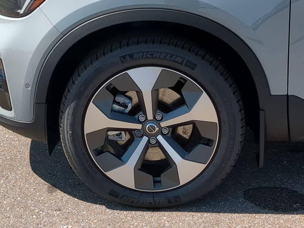 Thumbnail: 2026 Volvo XC40 - 13