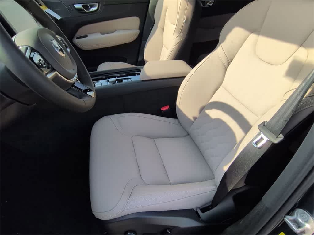 Thumbnail: 2026 Volvo XC60 - 16