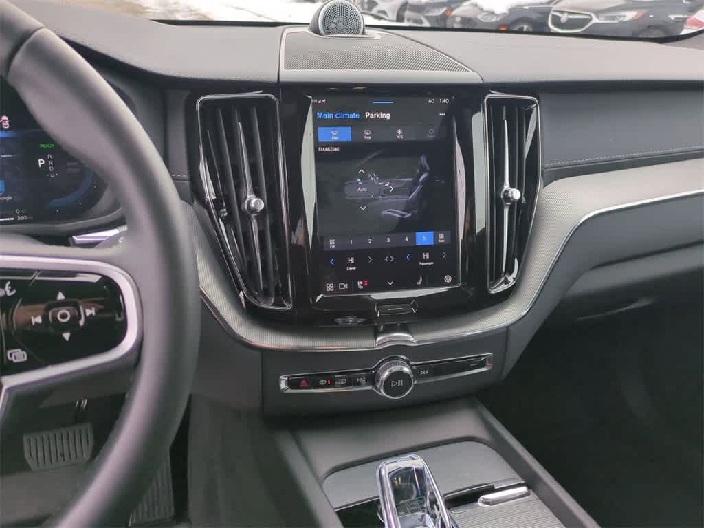 Thumbnail: 2025 Volvo XC60 - 20