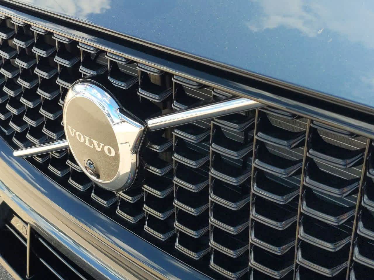 Thumbnail: 2025 Volvo XC60 - 10