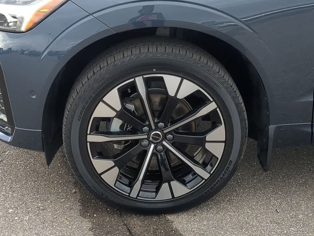 Thumbnail: 2026 Volvo XC60 - 13