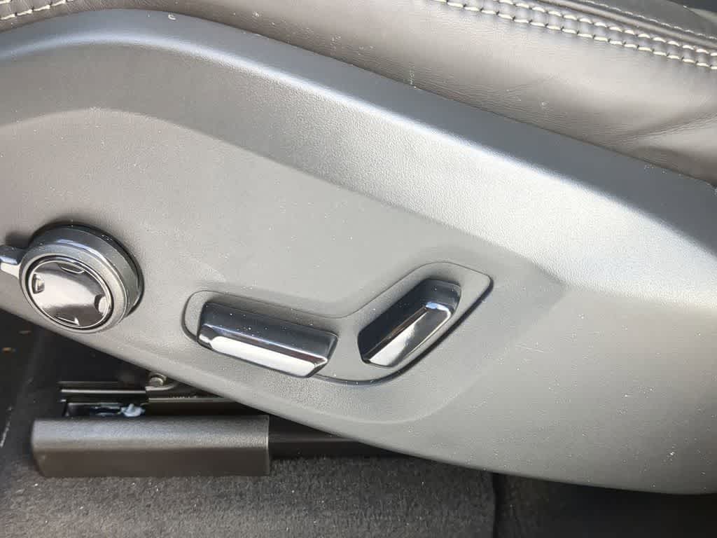 Thumbnail: 2026 Volvo XC60 - 16