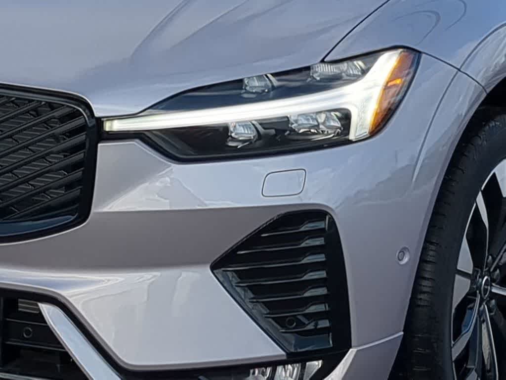 Thumbnail: 2026 Volvo XC60 - 10