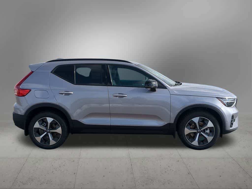 Thumbnail: 2026 Volvo XC40 - 7