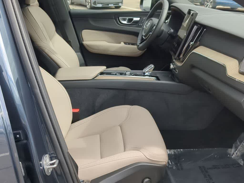 Thumbnail: 2026 Volvo XC60 - 20