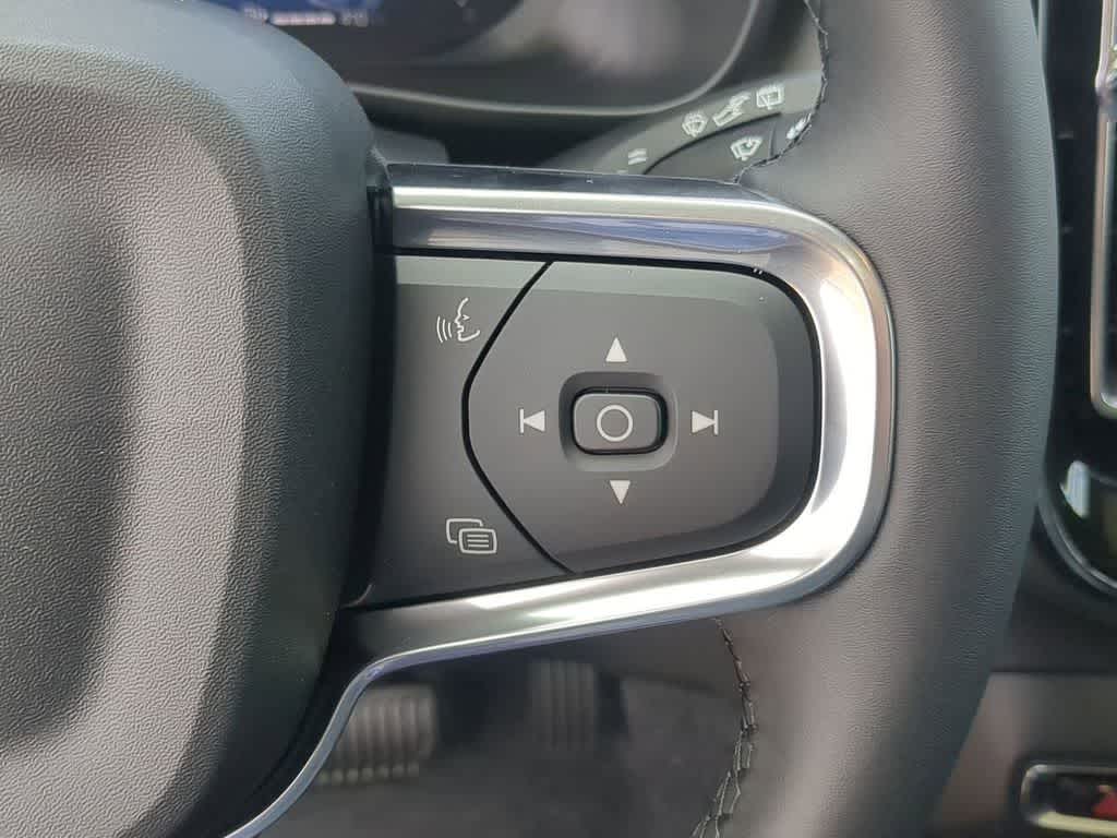 Thumbnail: 2026 Volvo XC40 - 23