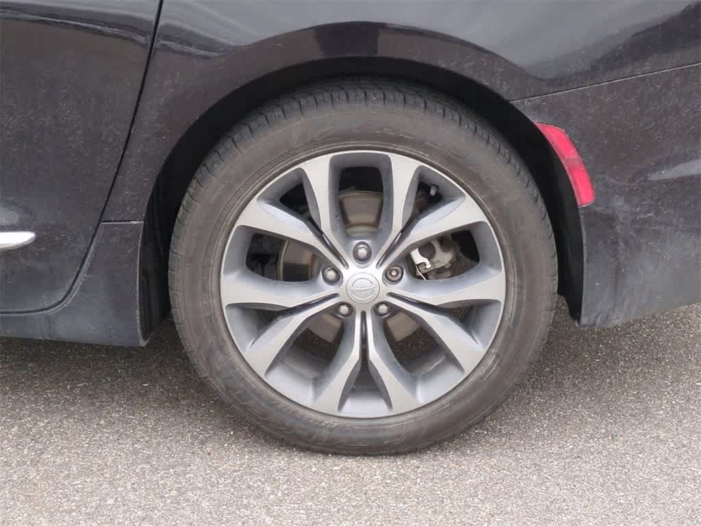 Thumbnail: 2017 Chrysler Pacifica - 13