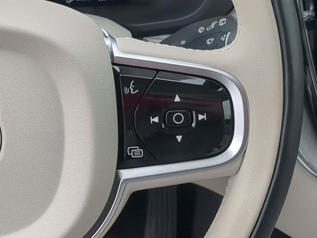 Thumbnail: 2025 Volvo XC60 - 23