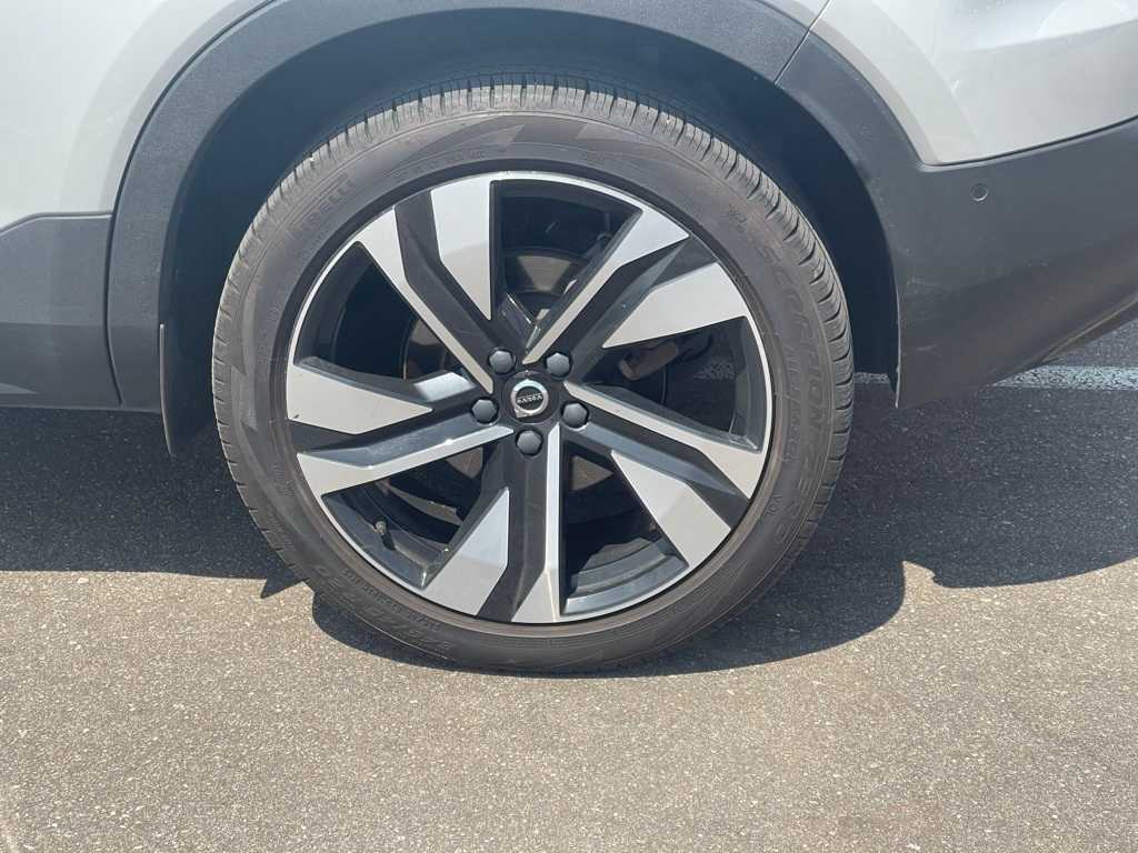 Thumbnail: 2023 Volvo XC40 - 16