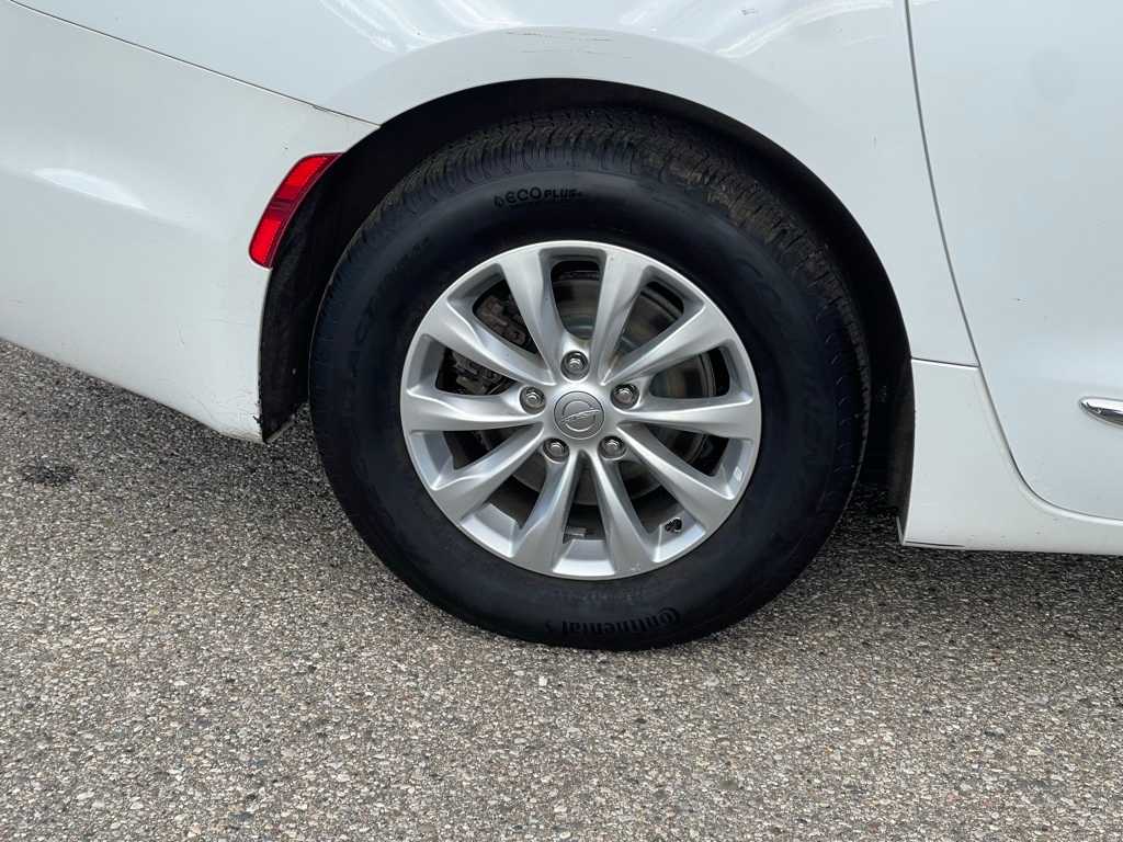 Thumbnail: 2019 Chrysler Pacifica - 18