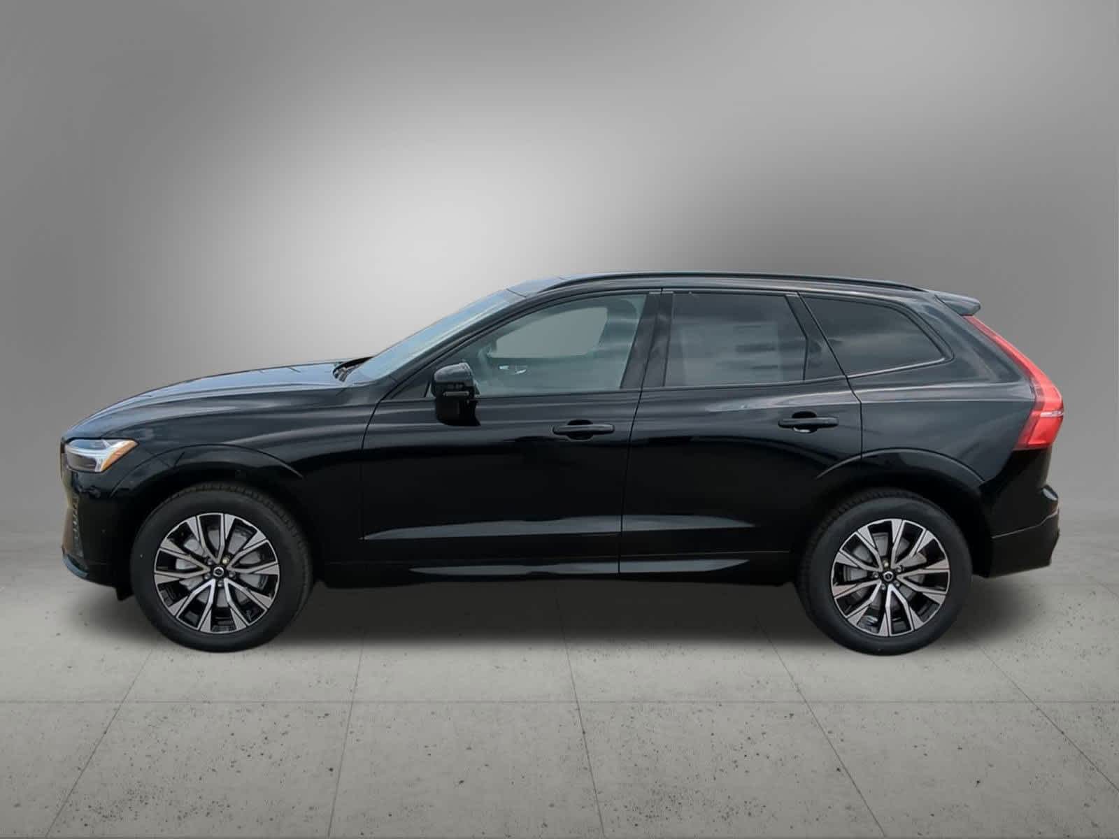 Thumbnail: 2025 Volvo XC60 - 3