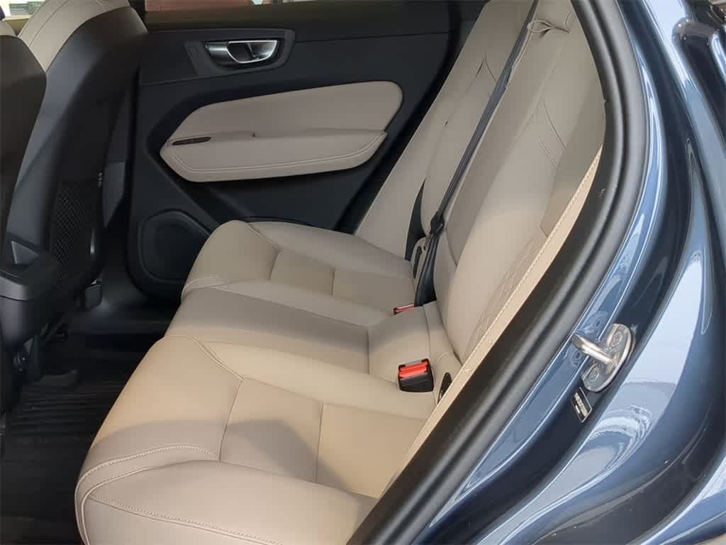 Thumbnail: 2026 Volvo XC60 - 11