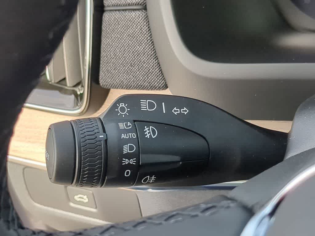 Thumbnail: 2026 Volvo XC90 - 25